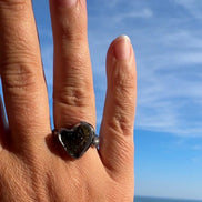 Moldavite Heart Ring, Nesměň, 0.94g