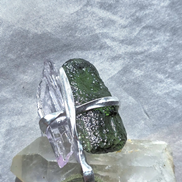 Pendant with 3.49g apple green moldavite from Ločenice and pale pink kunzite held by crossing metal bands.