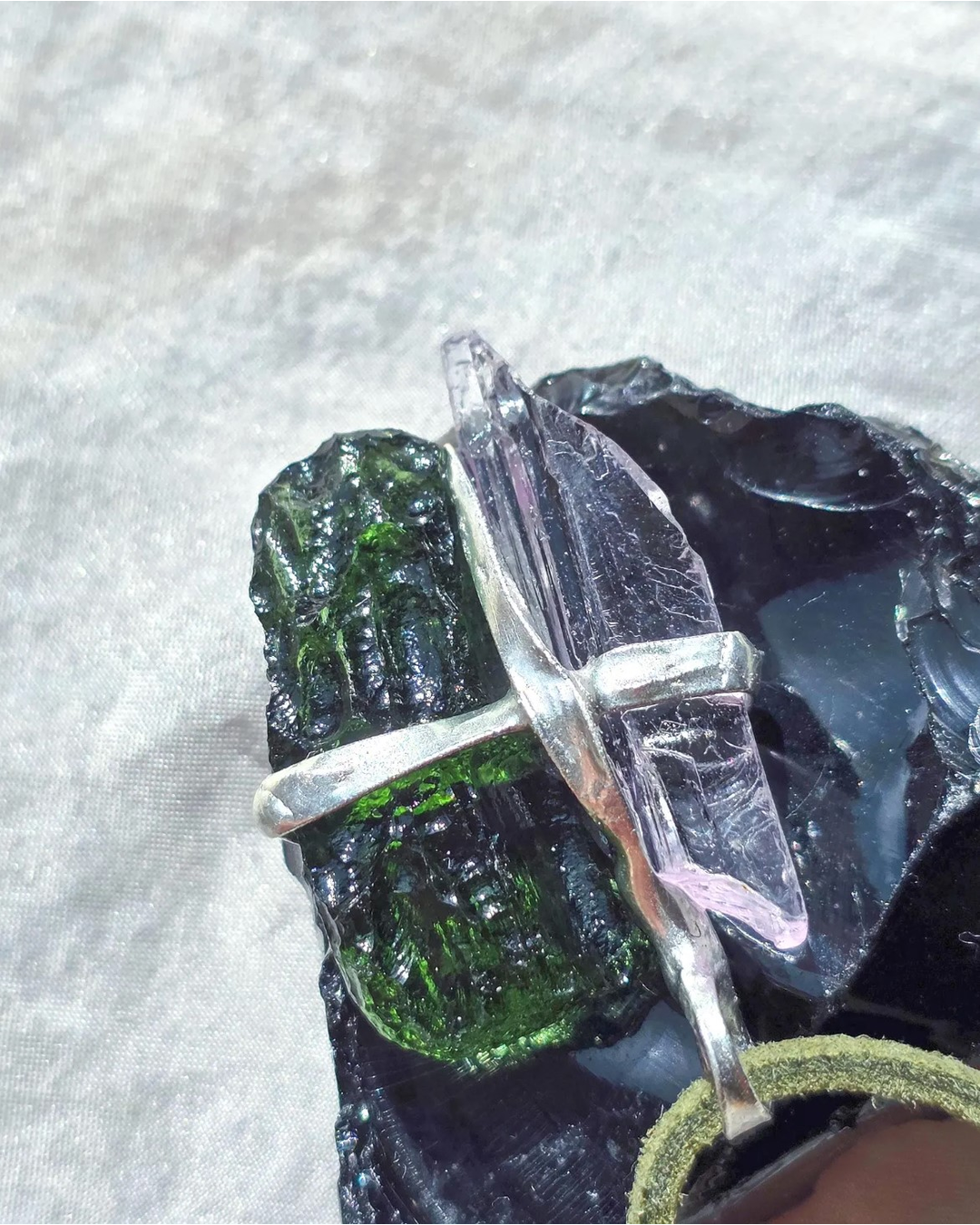 Apple Green Moldavite and Kunzite Pendant, 3.49g, Ločenice