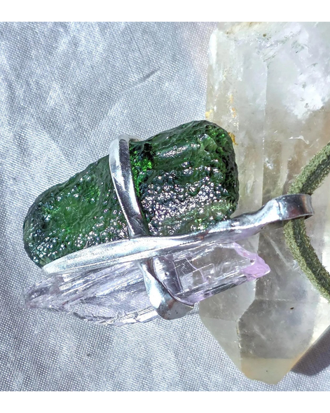 Pendant with 3.49g apple green moldavite from Ločenice and pale pink kunzite held by crossing metal bands.