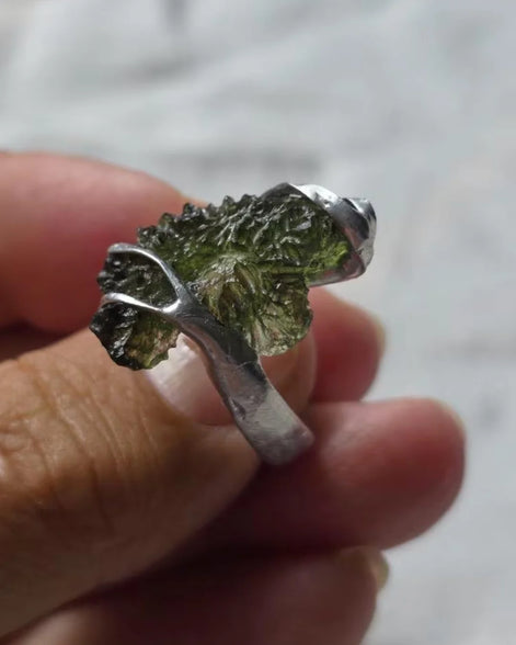 adjustable ring with a genuine 1.77 g raw moldavite from Nesměň in a lead-free tin setting