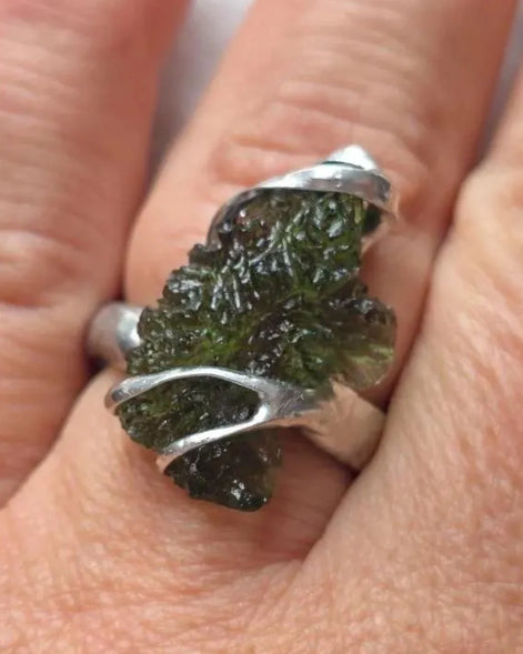 adjustable ring with a genuine 1.77 g raw moldavite from Nesměň in a lead-free tin setting