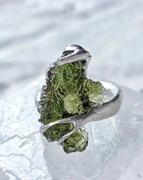 adjustable ring with a genuine 1.77 g raw moldavite from Nesměň in a lead-free tin setting