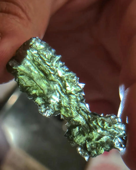Natural green Ježkovna moldavite from Besednice, 3.9g, with a sculpted surface