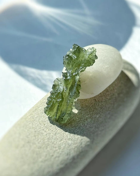 Natural green Ježkovna moldavite from Besednice, 3.9g, with a sculpted surface