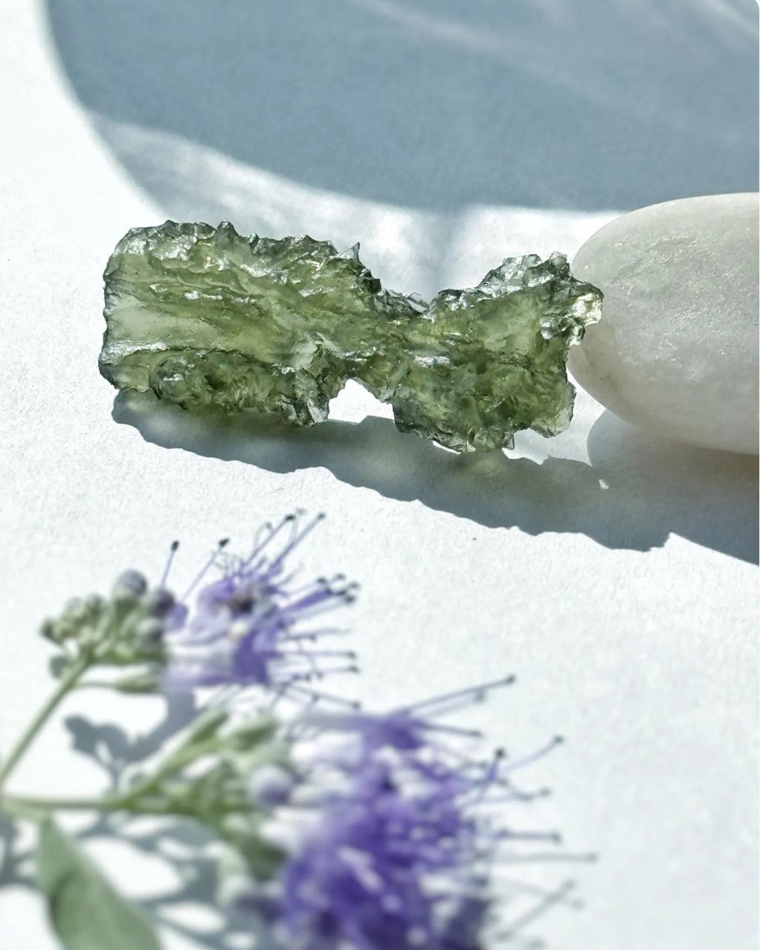 Natural green Ježkovna moldavite from Besednice, 3.9g, with a sculpted surface